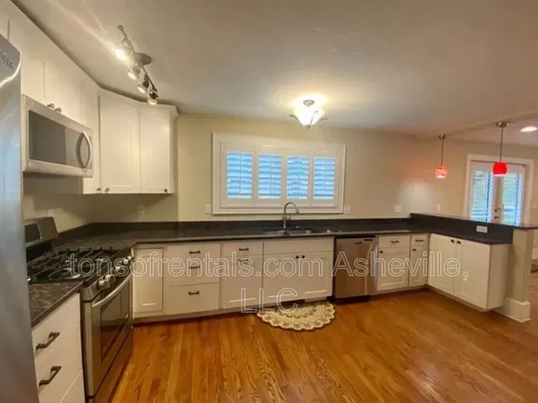 240 S Beaumont St — Photo 8