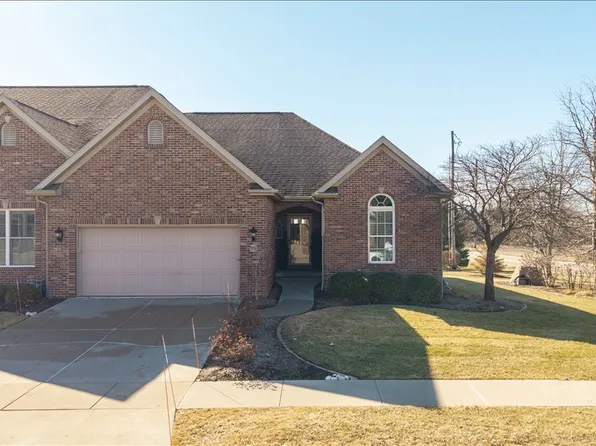 28 Prairie Vista Ct, Bloomington, IL 61704