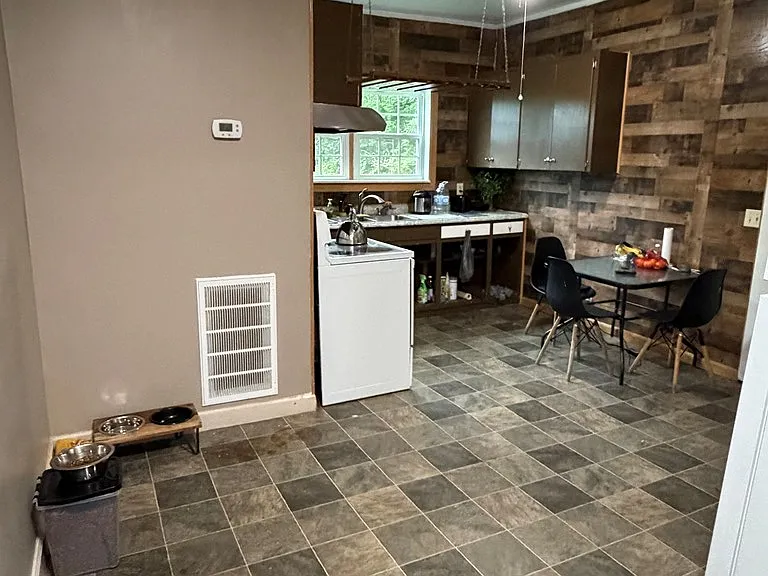 807 Trammell St — Photo 8
