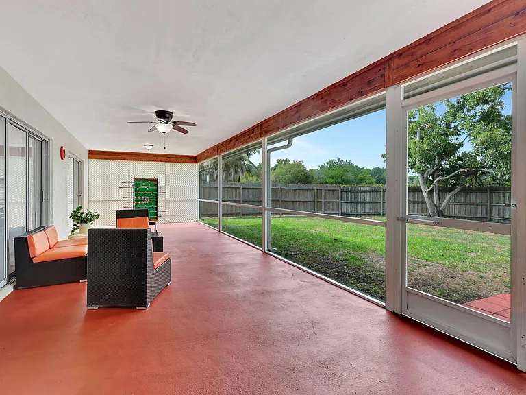 13805 Sheffield St — Photo 3