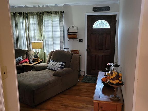 3rd image of 210 Wedgewood Dr