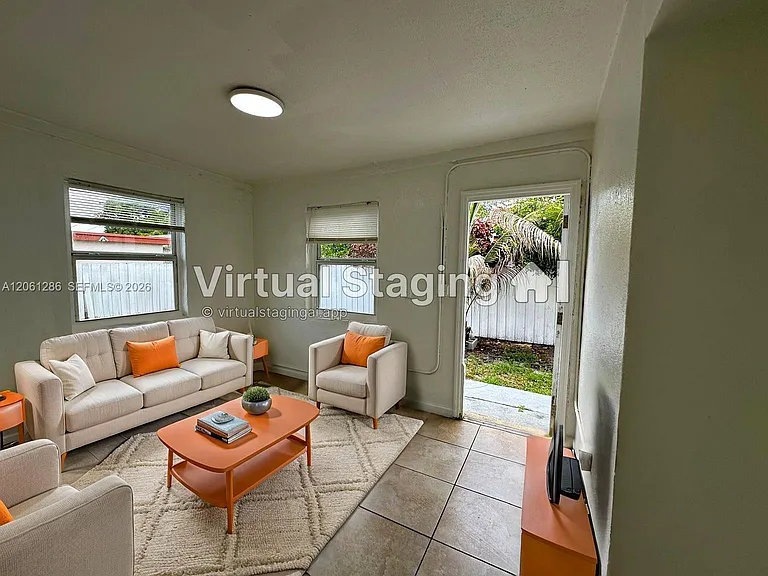 728 SW 6th St #2 — Photo 4