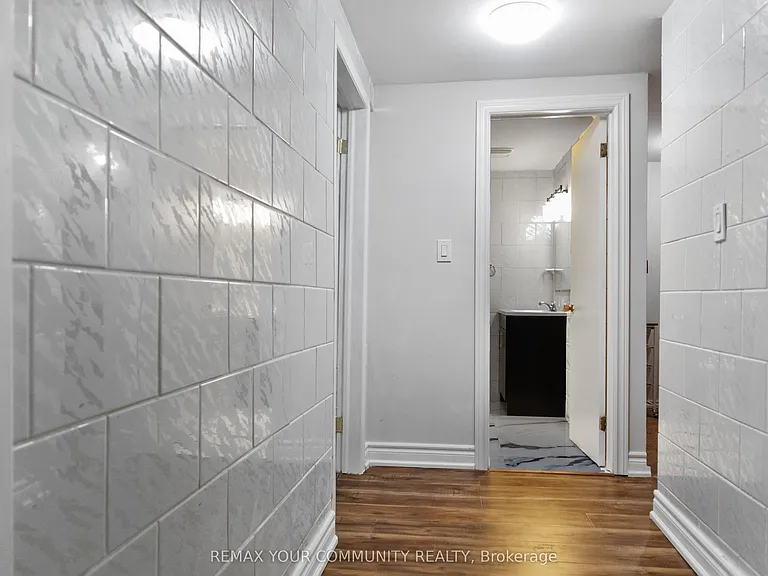 2 Emmeline Cres #LOWER — Photo 8