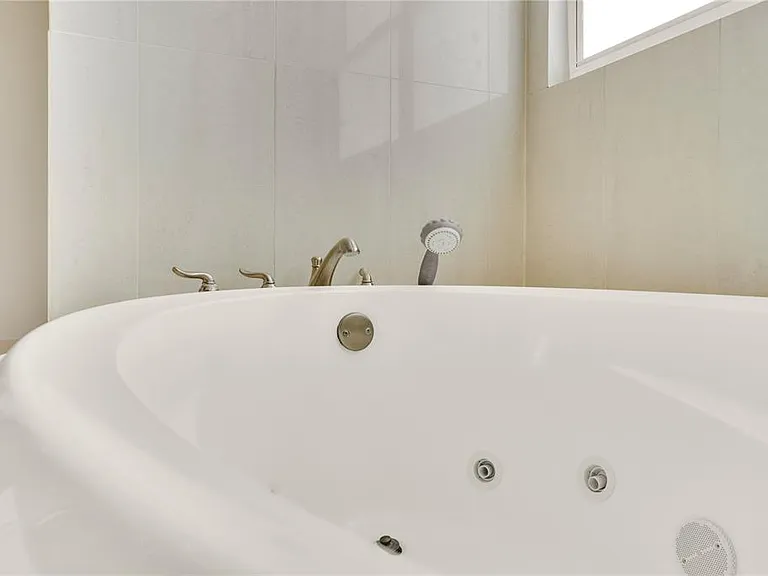 1315 Ashford #602 — Photo 27