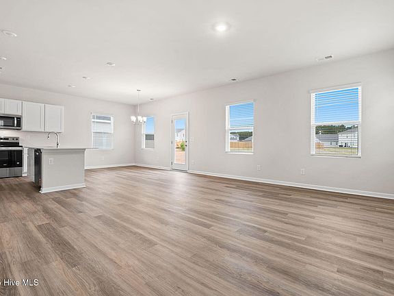 3rd image of 91 Maymont Street NW
