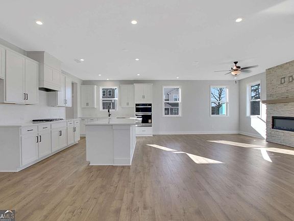 3rd image of 742 Crossroad Ct