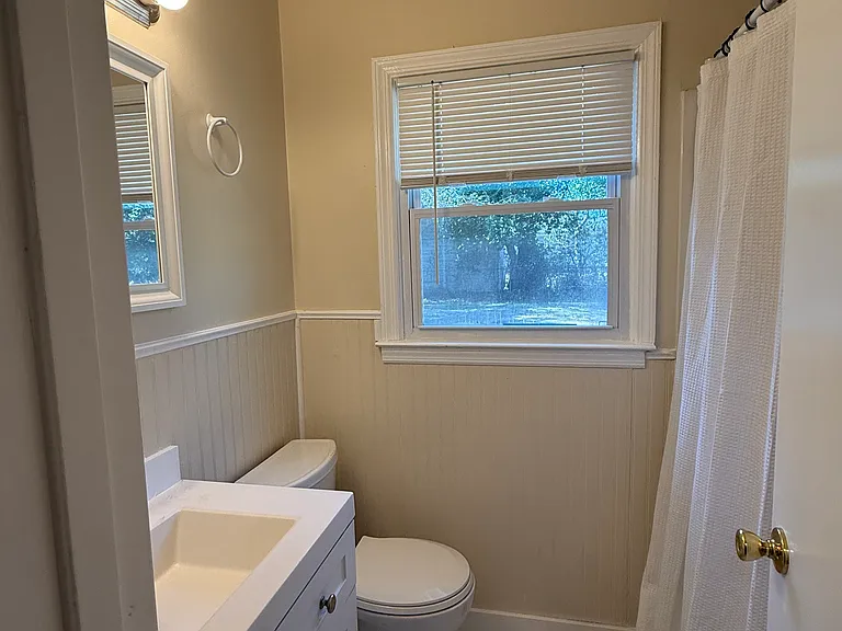 321 Orchard Ln — Photo 6