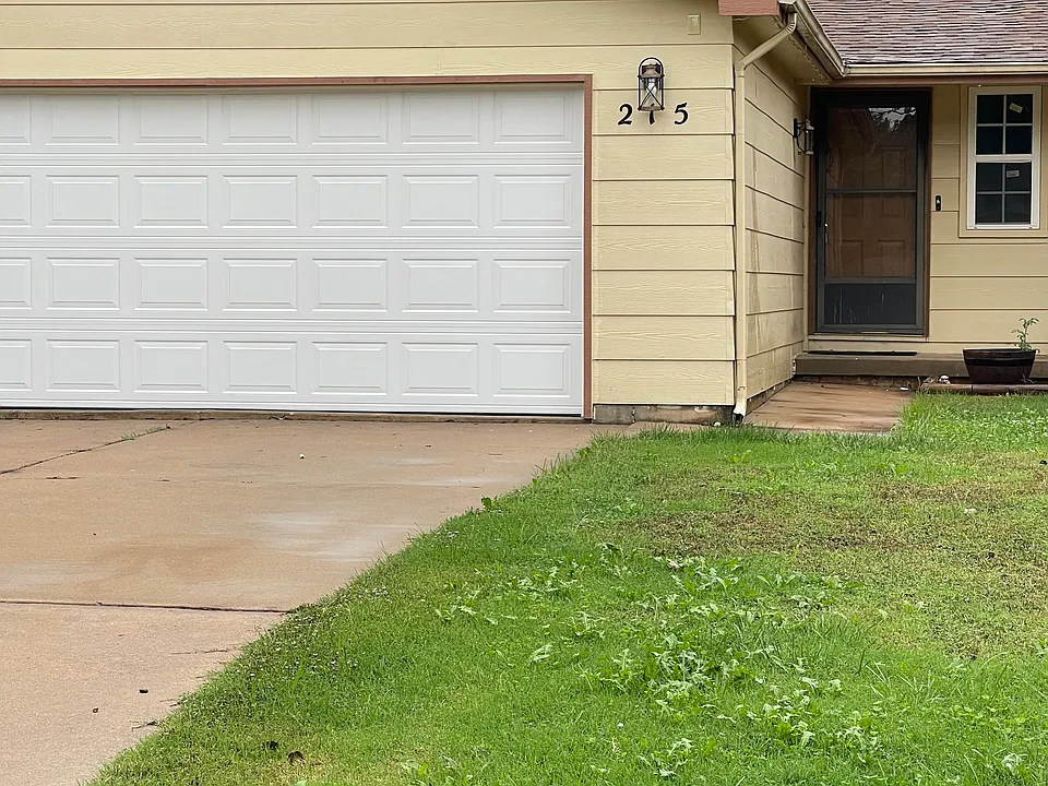 215 W Overlook Dr