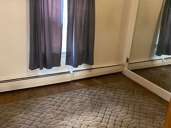 5th image of 220 Morse St #1