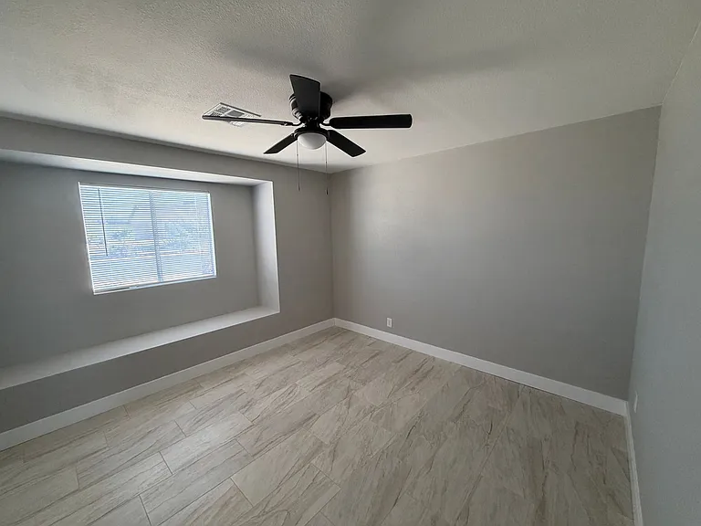 2501 W Sweetwater Ave — Photo 18