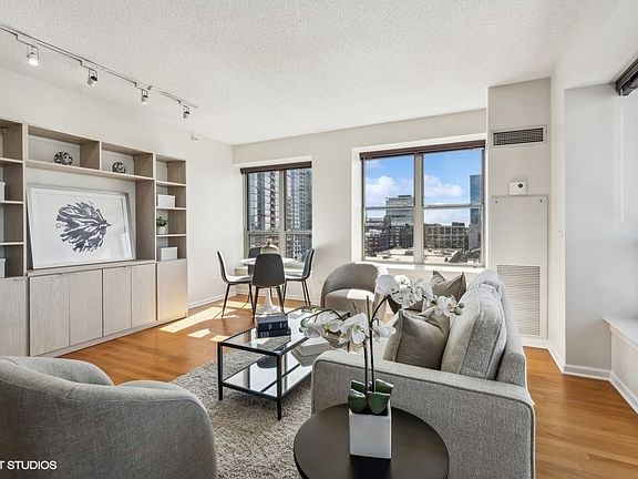 4th image of 1717 S Prairie Ave APT 1206