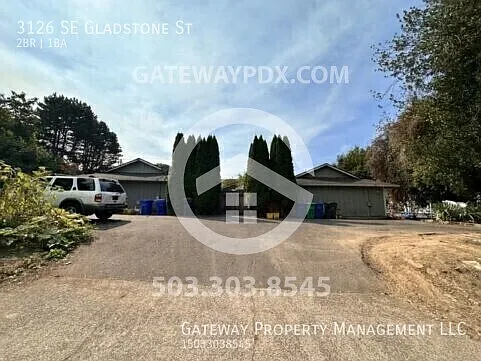 3126 SE Gladstone St