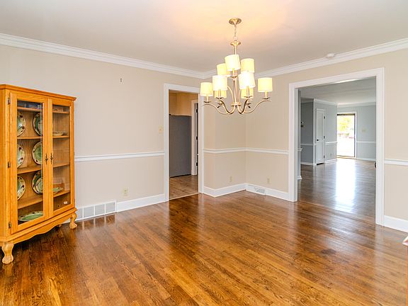 4th image of 134 Emerson Dr