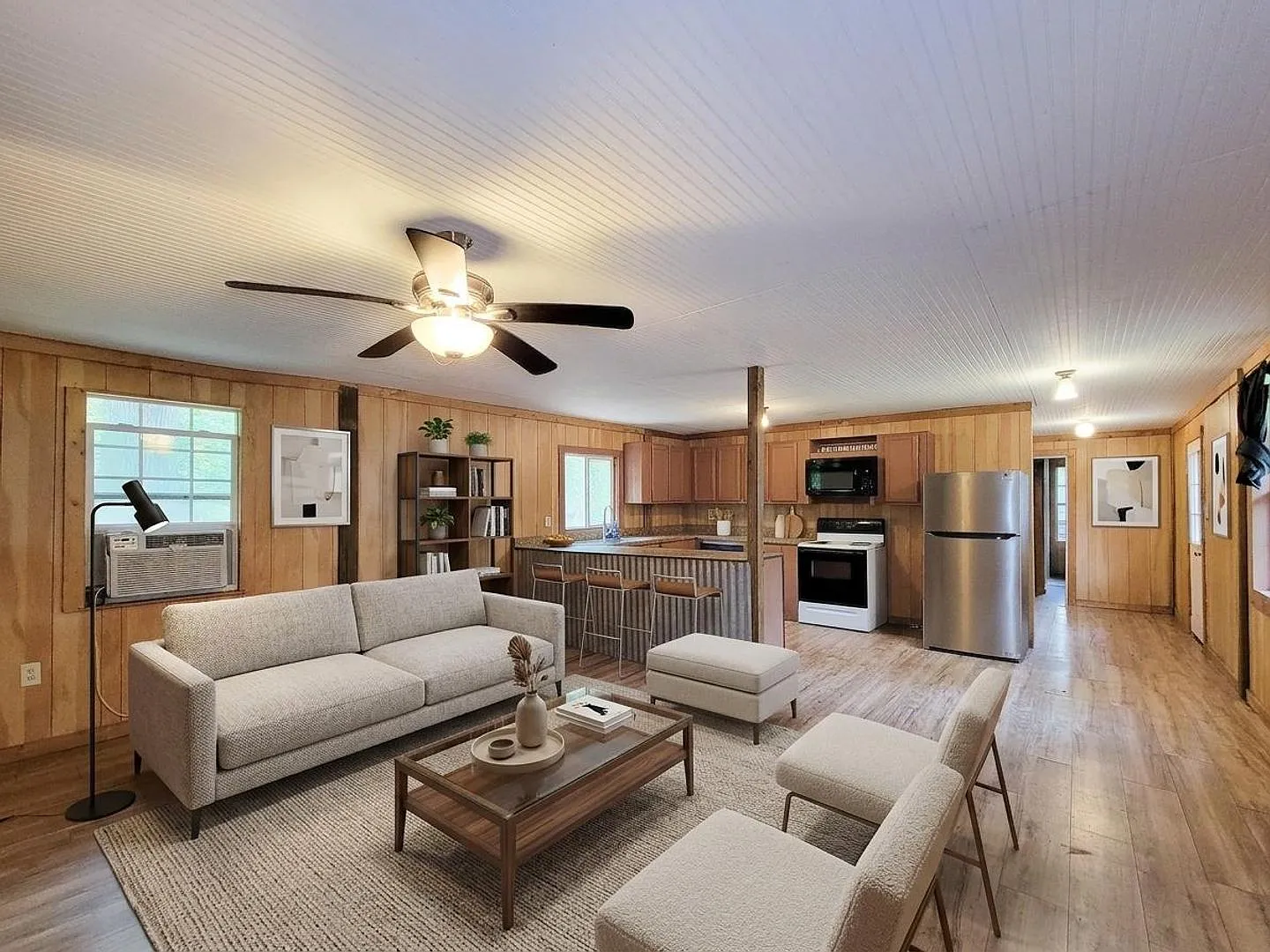 Experience the perfect blend of space, comfort, and country living with this charming 3-bedroom, ... — Photo 4