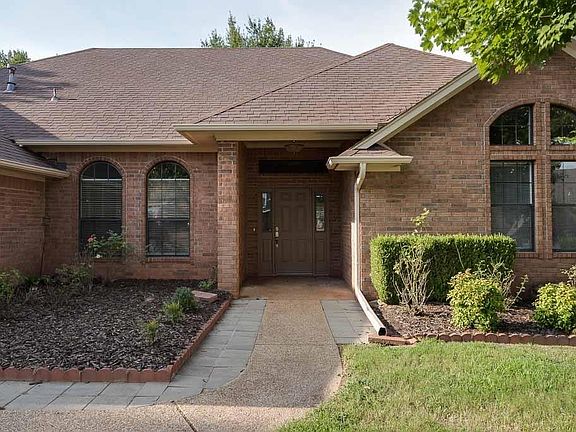 3rd image of 1817 Bunker Hill Dr