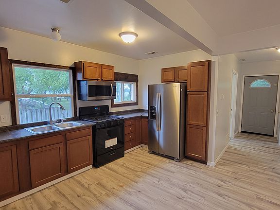 3rd image of 2220 E Poplar Ln #3