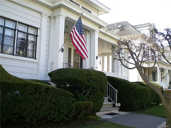 2nd image of 171 Park Ave