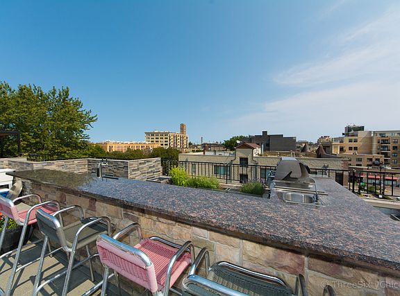 4th image of 1712 W Belmont Ave #4