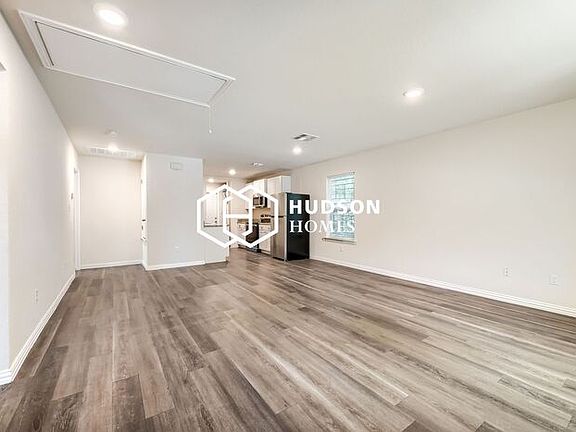 4th image of 1823 San Carlos St