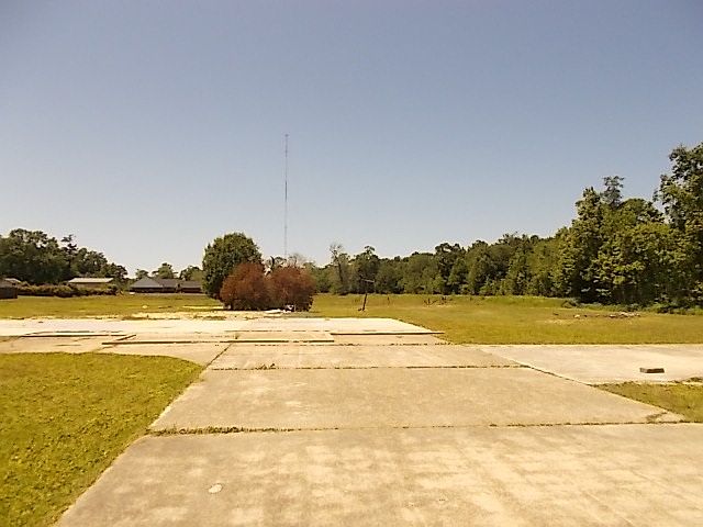 2nd image of 820 S Dewitt Rd