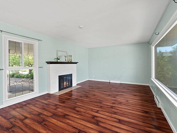 4th image of 3723 E 16th Ave