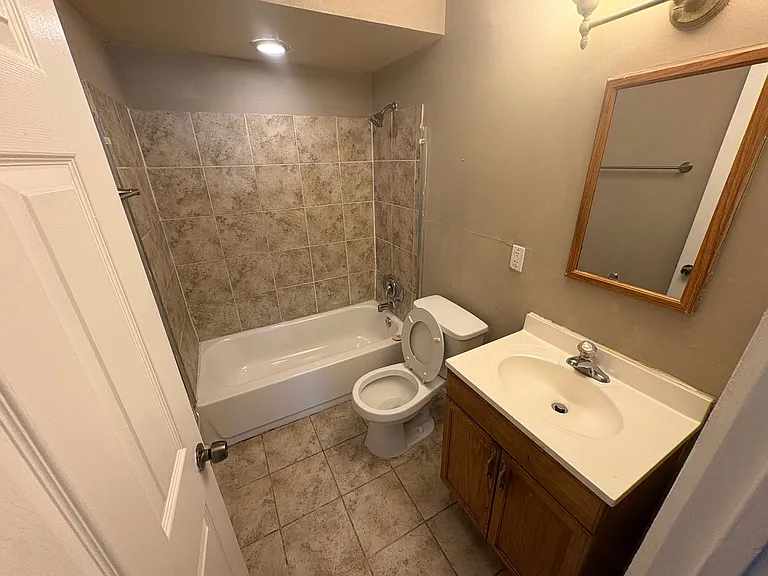 8513 Midwood Ave — Photo 5