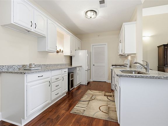 5th image of 246 Adams Pointe Blvd Unit 5