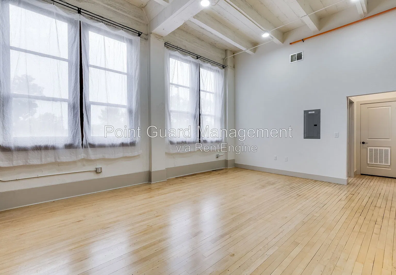 1 bed, 1.0 bath, 810 sqft, $1,225 — Photo 2