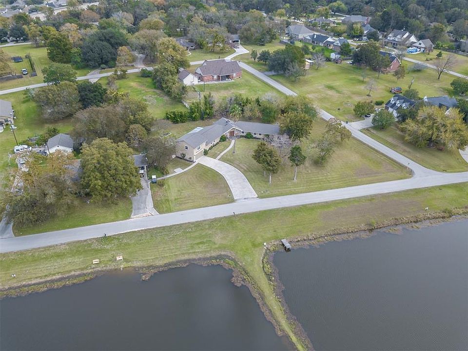 1st image of 561 Lakeway Dr