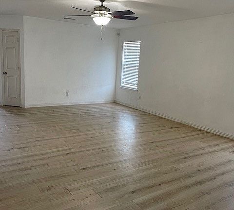 5th image of 302 Azalea Dr