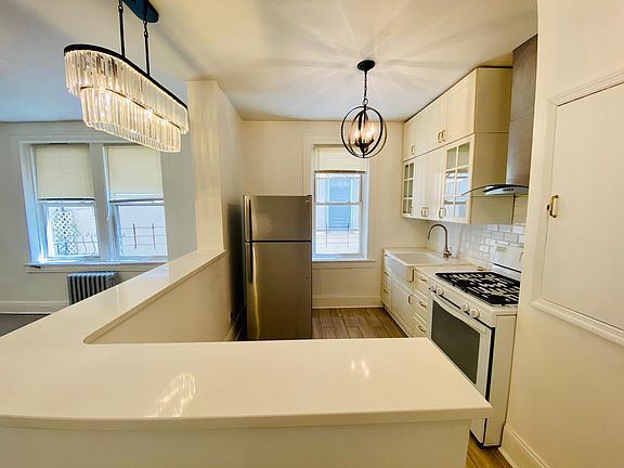 4th image of 9815 34th Ave APT 4A