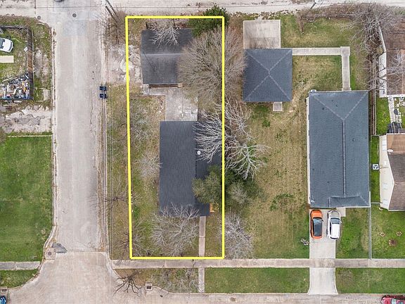 3rd image of 726 10th Ave N