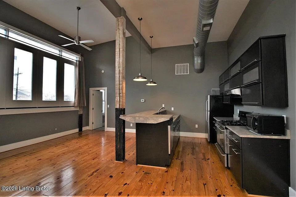 2 bed, 2.0 bath, 1450 sqft, $1,795 — Photo 2