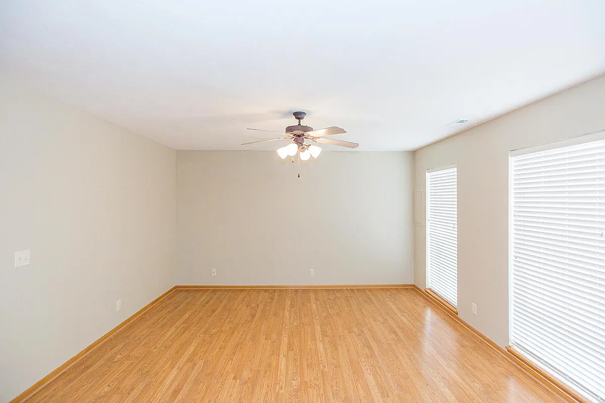 3 bed, 2.5 bath, 1739 sqft, $1,799 — Photo 2