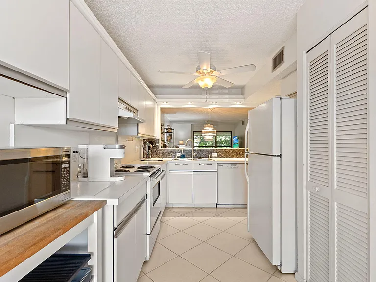 5380 Cedar Lake Dr #303 — Photo 4