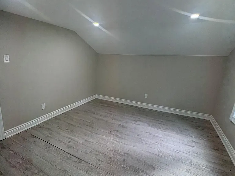 123 Charles St E — Photo 25