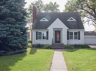 201 W Leclaire Rd, Eldridge, IA 52748