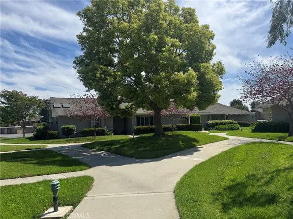 8877 Tulare Dr Unit 313B, Huntington Beach, CA 92646