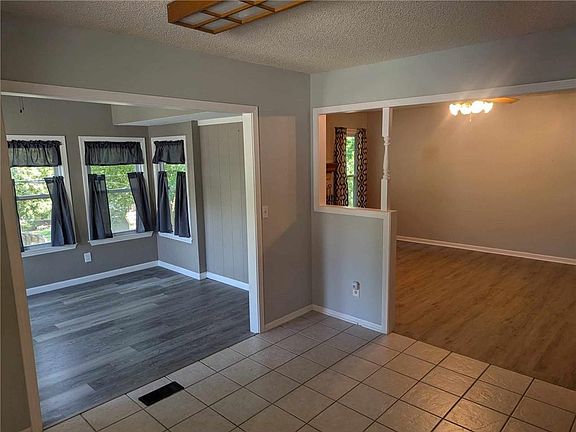 5th image of 909 SW Shorthorn Dr