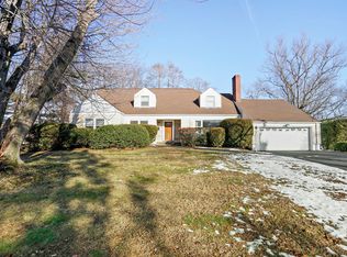 5 Winding Wood Rd N, Pt Chester, NY 10573