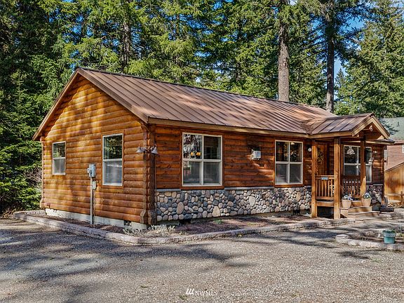 Gorgeous metal roof, such a great feature with the winters that bring snow and the few months where the rain comes.  Imagine hearing the rain on the metal roof, some may say this is so soothing.