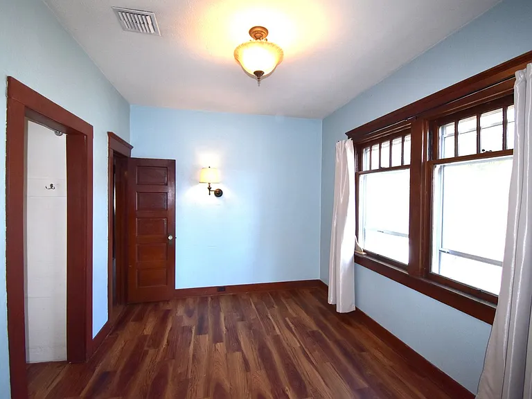 586 Grove St — Photo 20