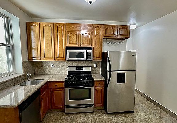 3rd image of 466 76th St #A1