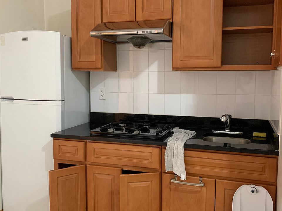 1st image of 41 Essex St #14