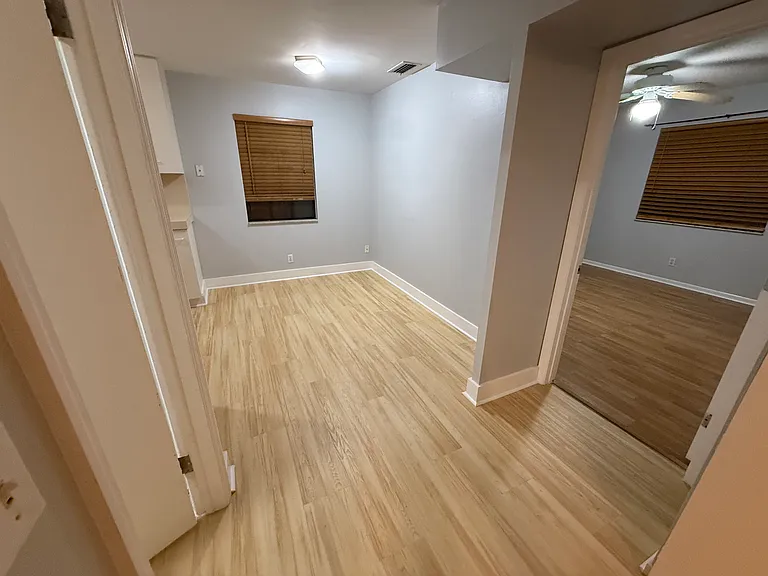 1016 W Indiana Ave — Photo 37