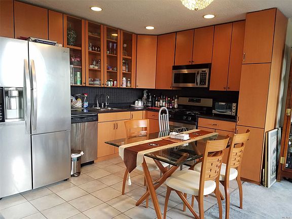 4th image of 14477 Roosevelt Ave APT 10