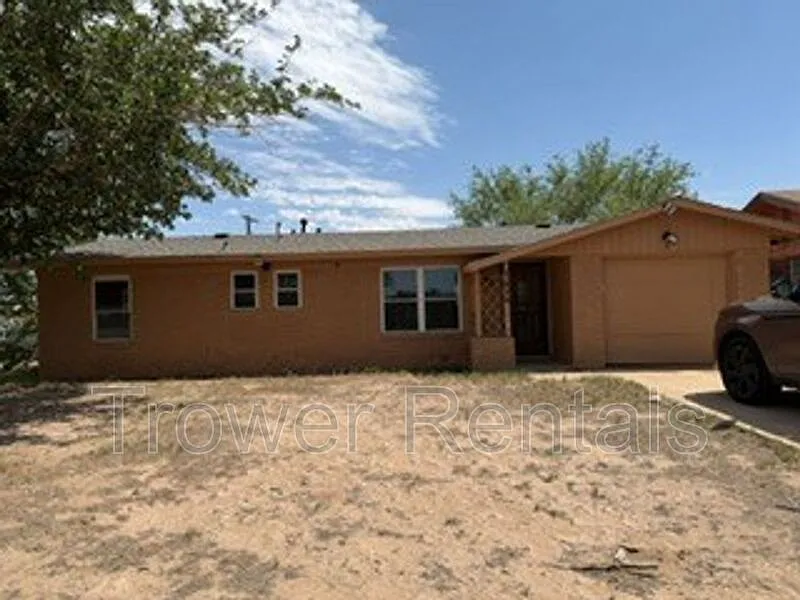 3 bed, 2.0 bath, 1058 sqft, $1,800 — Photo 2