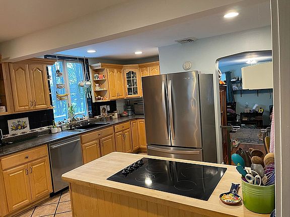3rd image of 19 Mearns Ave