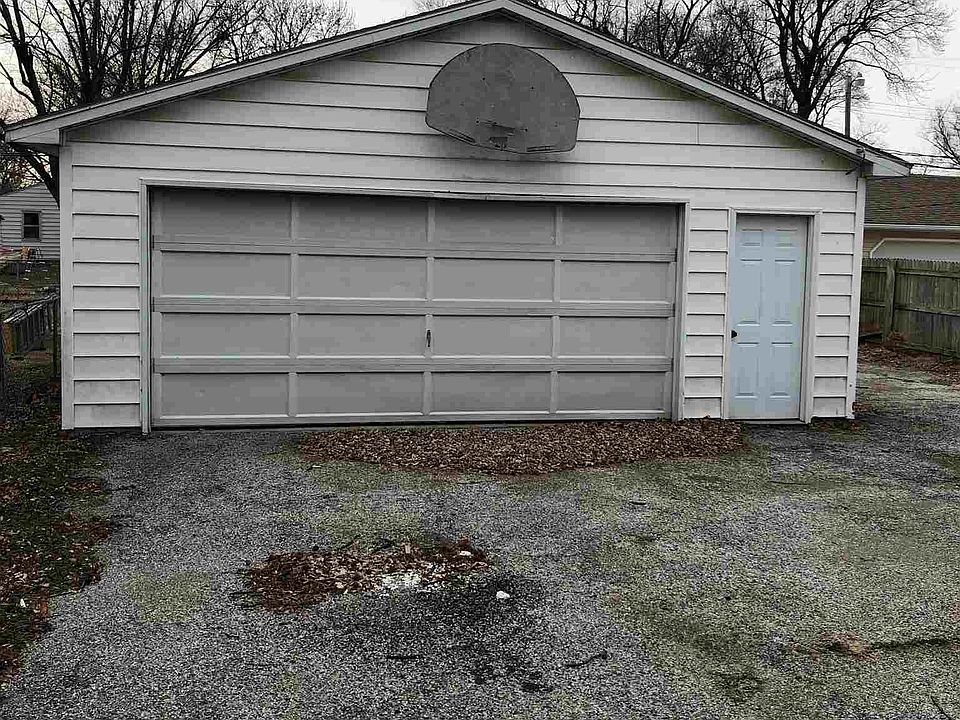2nd image of 2831 S Hoover Ave