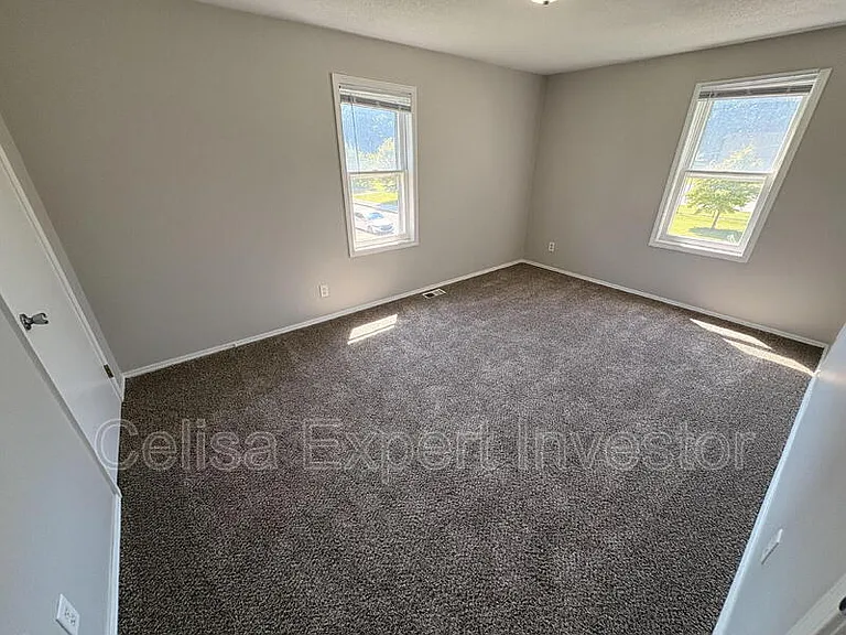 819 Eckart St — Photo 6